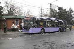 В Донецке разбомбили остановку В Донецке разбомбили остановку