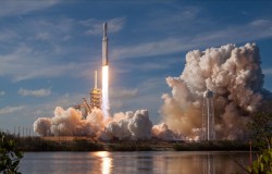 Ракета Falcon Heavy успешно стартовала в США