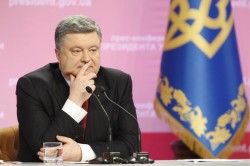 Порошенко лишил Украину внеблокового статуса