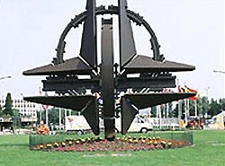 Украина и Грузия вступят в НАТО в обход Европы Украина и Грузия вступят в НАТО в обход Европы