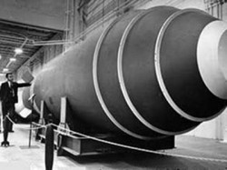 В США разбирают гигантскую ядерную бомбу В США разбирают гигантскую ядерную бомбу
