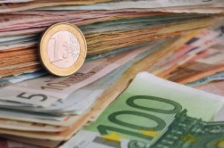 Курс евро превысил 80 рублей Курс евро превысил 80 рублей