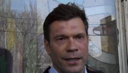 Участники Майдана избили кандидата в президенты Участники Майдана избили кандидата в президенты
