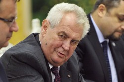 Президент Чехии назвал помощь Киеву бессмысленной