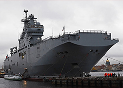Российских моряков перестали пускать на «Мистраль» Российских моряков перестали пускать на «Мистраль»