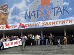 В НАТО – за свой счет В НАТО – за свой счет