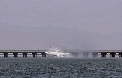 В Шанхае самолёт врезался в мост В Шанхае самолёт врезался в мост