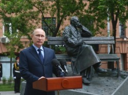 В Москве открыт памятник Сергею Михалкову В Москве открыт памятник Сергею Михалкову