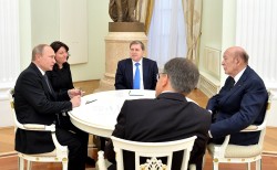Путин встретился с экс-президентом Франции Валери д'Эстеном Путин встретился с экс-президентом Франции Валери д'Эстеном