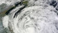 Тайфун «Фанфон» приближается к Токио