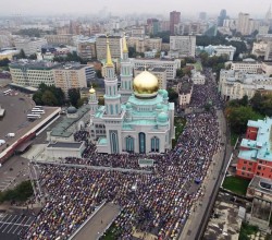 Мусульмане отмечают Курбан-байрам Мусульмане отмечают Курбан-байрам