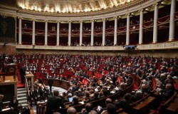 Парламент Франции выступил за отмену антироссийских санкций Парламент Франции выступил за отмену антироссийских санкций