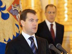 Медведев принял верительные грамоты послов 13 стран