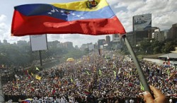 Оппозиционеры напали на сторонников Мадуро