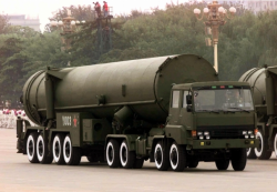 Китай разместил межконтинентальные ракеты у границ России