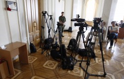 МИД Украины прекратил аккредитацию российских СМИ МИД Украины прекратил аккредитацию российских СМИ
