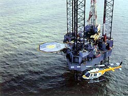 В Мексиканском заливе погибли 17 нефтяников В Мексиканском заливе погибли 17 нефтяников
