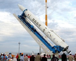 В КНДР начали демонтаж ракеты В КНДР начали демонтаж ракеты