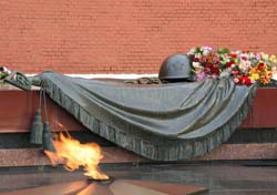 Медведев занялся патриотическим воспитанием