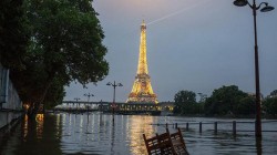 Сена в Париже вышла из берегов Сена в Париже вышла из берегов