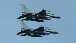 Самолеты коалиции нанесли удар по жилым домам под Алеппо Самолеты коалиции нанесли удар по жилым домам под Алеппо