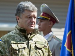 Порошенко готовится к параду Порошенко готовится к параду