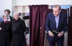 Выборы в Турции принесли победу правящей партии