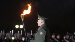 Вечный огонь зажгли на Поклонной горе Вечный огонь зажгли на Поклонной горе