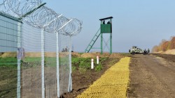 Украинский пограничник обстрелял россиян Украинский пограничник обстрелял россиян