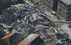 Жертвами землетрясения в Италии стали более 250 человек
