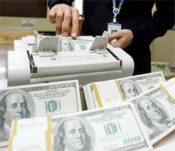 Центробанк начинает скупать валюту