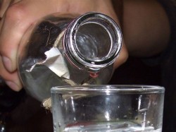 Россиян губит доступный алкоголь Россиян губит доступный алкоголь