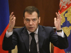 Медведев решил «отпустить» безработицу Медведев решил «отпустить» безработицу