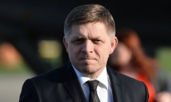 Премьер Словакии призвал отменить санкции ЕС против РФ Премьер Словакии призвал отменить санкции ЕС против РФ
