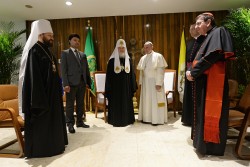 Что побудило встретиться Патриарха Кирилла и Папу Римского Франциска? Что побудило встретиться Патриарха Кирилла и Папу Римского Франциска?