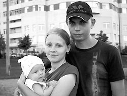 Медведев "состарил" семьи ради доступного жилья