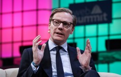 Сотрудничавшая с Трампом компания вмешивалась в выборы по всему миру Сотрудничавшая с Трампом компания вмешивалась в выборы по всему миру
