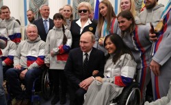 Путин вручил награды призёрам зимних Паралимпийских игр Путин вручил награды призёрам зимних Паралимпийских игр