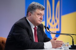 Порошенко исключил участие России в миротворческой миссии в Донбассе Порошенко исключил участие России в миротворческой миссии в Донбассе