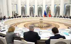 Владимир Путин: «Сбережение нации было и остается ключевой задачей» Владимир Путин: «Сбережение нации было и остается ключевой задачей»