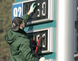 Бензин заметно подорожает Бензин заметно подорожает