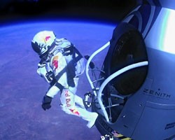 Австриец совершил прыжок из стратосферы Австриец совершил прыжок из стратосферы