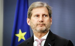 Сербию заставляют ввести санкции против России Сербию заставляют ввести санкции против России