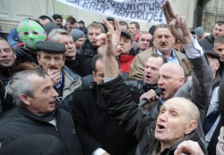 Польские фермеры митингуют Польские фермеры митингуют
