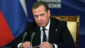 Медведев предрёк уменьшение Украины до «узкой полоски» Медведев предрёк уменьшение Украины до «узкой полоски»