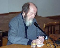 Солженицын призвал сербов остаться в Косово Солженицын призвал сербов остаться в Косово
