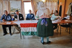 В Венгрии провалился референдум по беженцам В Венгрии провалился референдум по беженцам