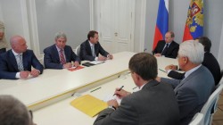 Лидеры партий поговорили с президентом Лидеры партий поговорили с президентом