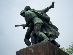 «Мы не умели воевать. Мы только победить сумели» «Мы не умели воевать. Мы только победить сумели»