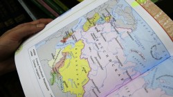 В Тбилиси уничтожили российские учебники по географии В Тбилиси уничтожили российские учебники по географии